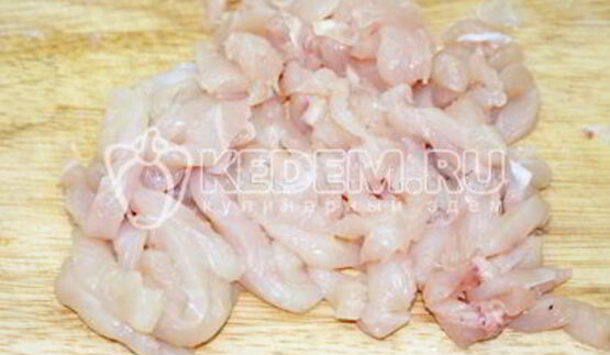 салат с курицей и сухариками