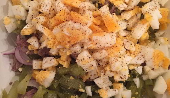 салат с ростбифом в деревенском стиле