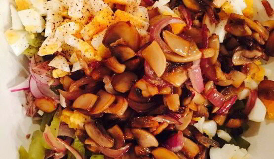 салат с ростбифом в деревенском стиле