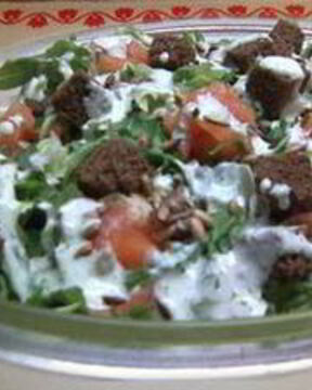 Салат с семгой и руколой