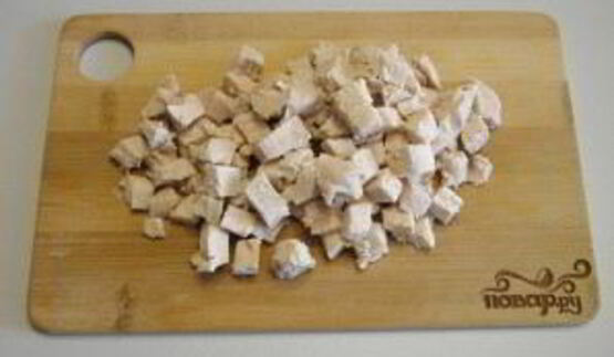 салат с шампиньонами и куриной грудкой