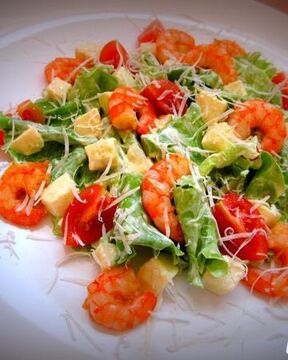 Салат с яблоком и креветками