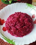 Салат со свеклой и солеными огурцами