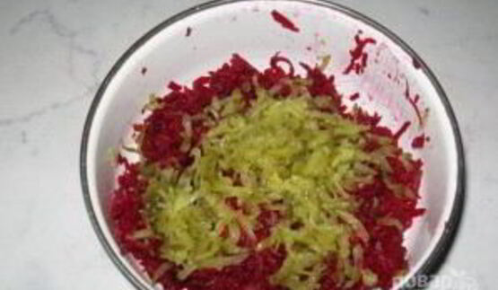салат со свеклой и солеными огурцами