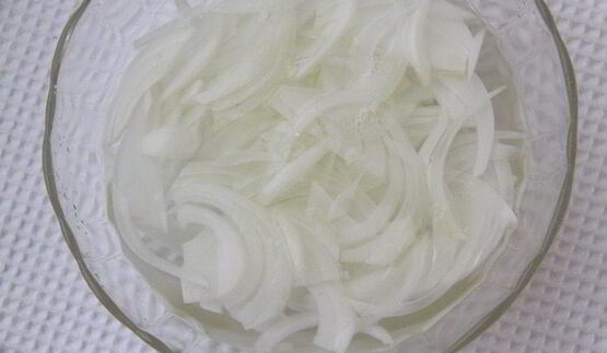 русский летний салат в стиле цезарь