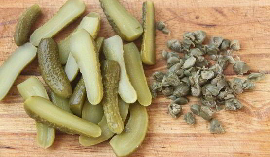 русский летний салат в стиле цезарь