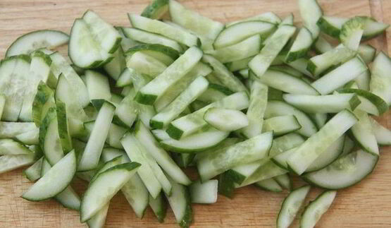 русский летний салат в стиле цезарь