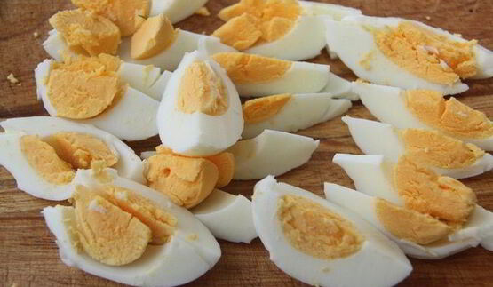 русский летний салат в стиле цезарь