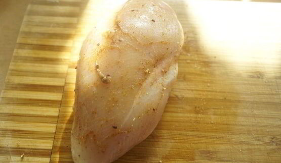 салат цезарь с чипсами из лаваша