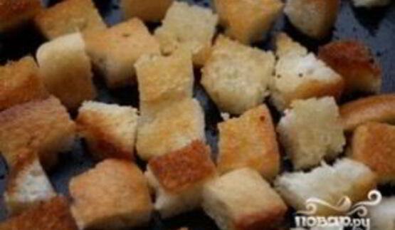 салат цезарь с колбасой