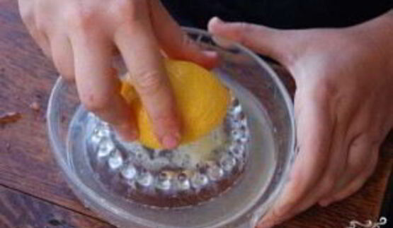 салат цезарь с колбасой