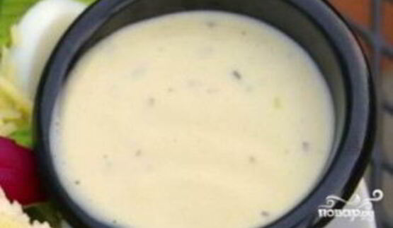 салат цезарь с колбасой