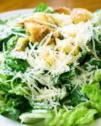 Салат Цезарь с огурцами