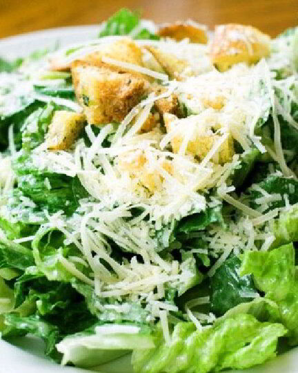 Рецепт салата цезарь с огурцами