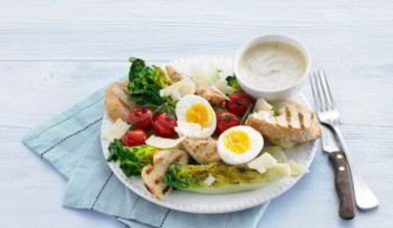 салат цезарь с помидорами