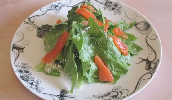 салат цезарь с семгой