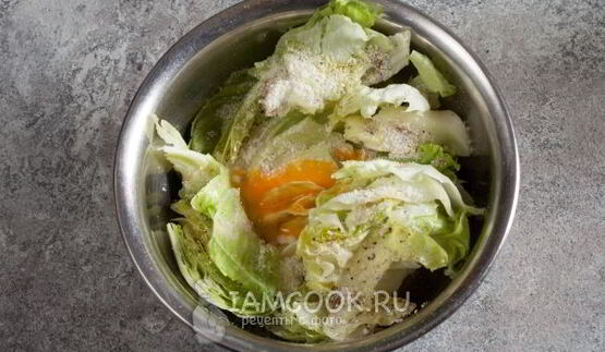 салат цезарь с ветчиной