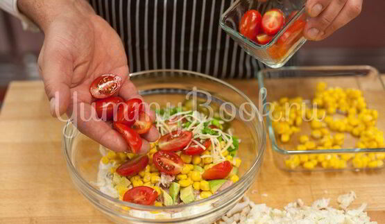 слоеный салат с тунцом и пекинской капустой