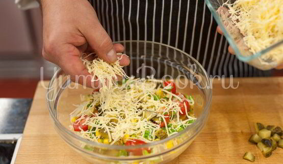 слоеный салат с тунцом и пекинской капустой