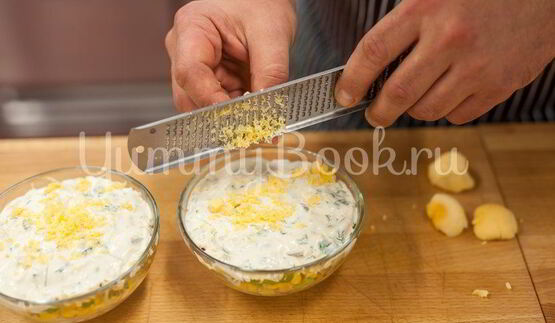 слоеный салат с тунцом и пекинской капустой