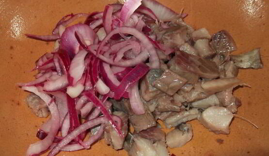 салат с сельдью под соусом винегрет