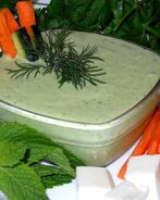 Соус из феты с чесноком и зеленью