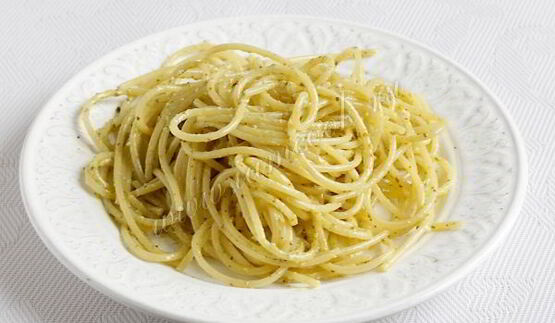 спагетти с соусом песто