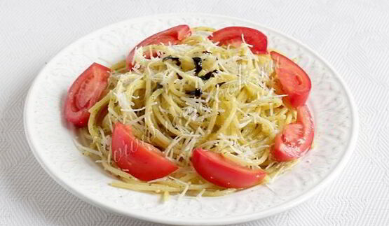 спагетти с соусом песто