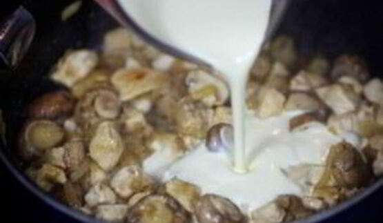 соус с курицей и грибами