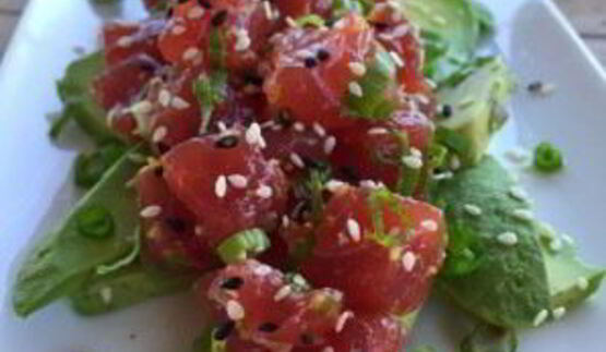 тартар из тунца с авокадо