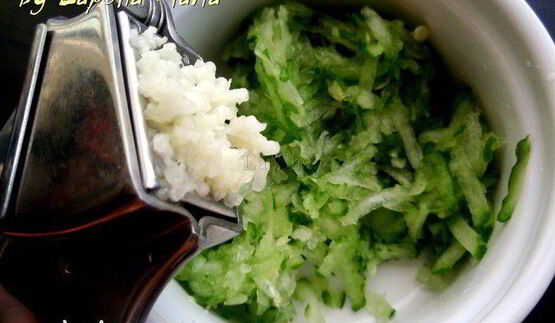 сувлаки из свинины с соусом цацики