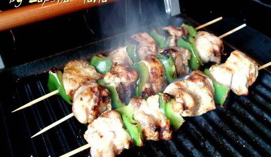 сувлаки из свинины с соусом цацики