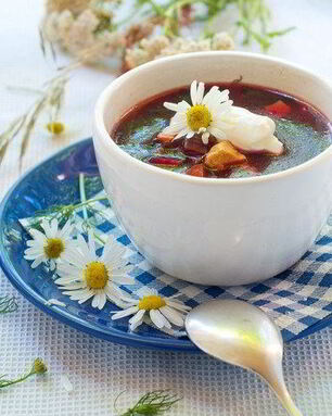 Борщ из печеной свеклы с шотландской сельдью