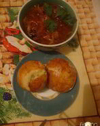 Борщ с чесночными булочками