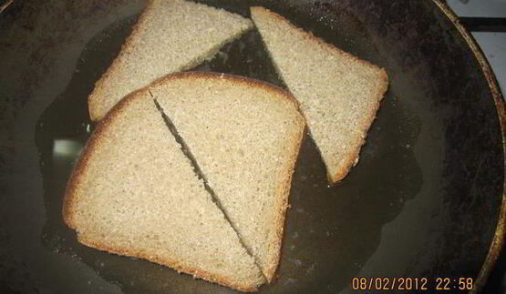 борщ с чесночными гренками