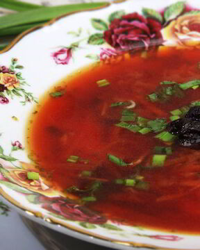 Борщ с грибами и черносливом