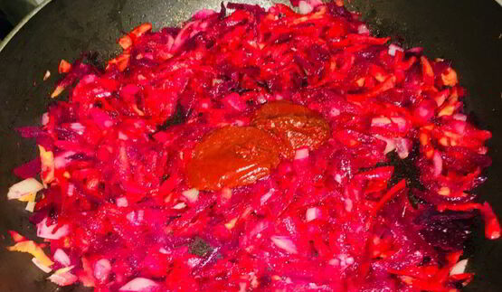 красный борщ из индейки