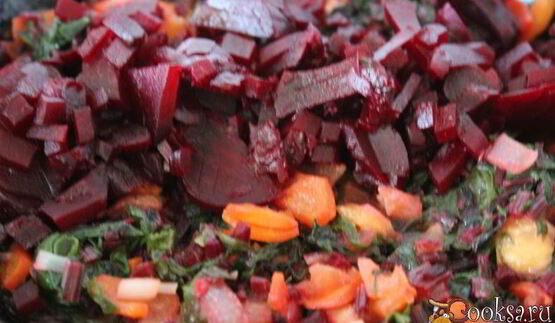 летний борщ со свекольными листьями