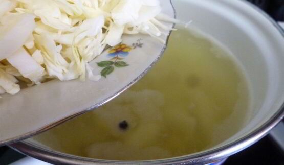 постный борщ с килькой в томате