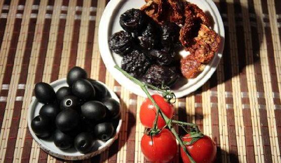 вегетарианский борщ с черносливом