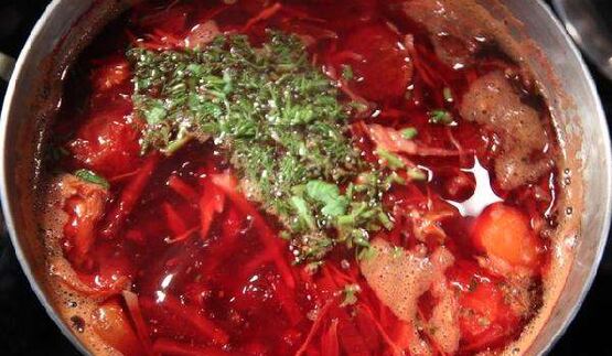 вегетарианский борщ с черносливом