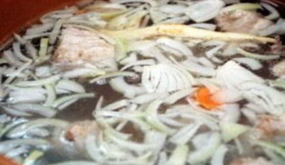 зеленый борщ со щавелем и яйцом