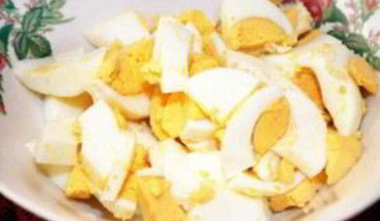 зеленый борщ со щавелем и яйцом