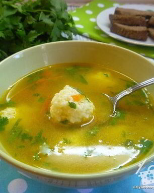 Бульон с клецками из сыра