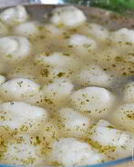 Бульон с клецками