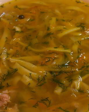 Домашняя лапша на курино-капустном бульоне по-варшавски