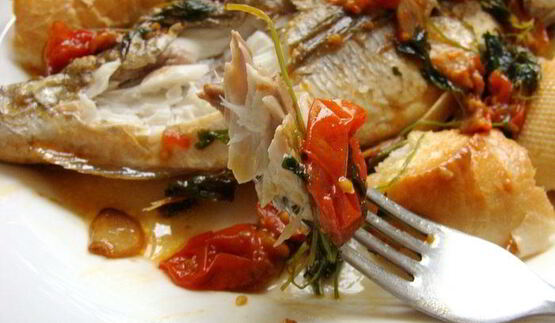 дорада в сумасшедшем бульоне