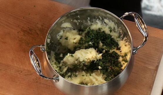 говядина, томленная в крепком бульоне