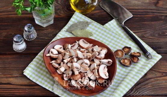 грибной суп на курином бульоне