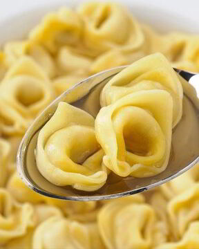 Каппеллетти в бульоне